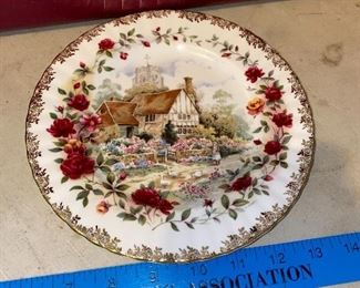 Royal Albert Old Country Rose Cottage 1988 $16.00
