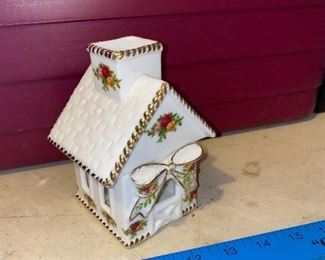 Royal Albert Old Country Rose 1962 House $10.00