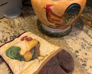 Fourth Rooster Pot (Included with set of 3).  Rooster pot holder $3