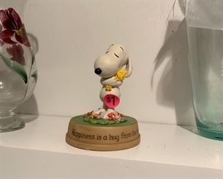 Happiness Snoopy Statue - $1