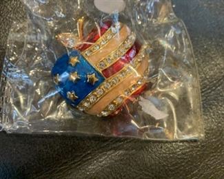 American flag apple pin - perfect teacher gift - $3