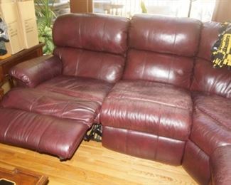 HOLLBERGS Leather sectional / reclining