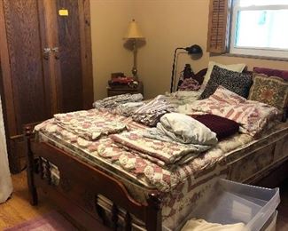 full size bed, lamps, bedding, blankets