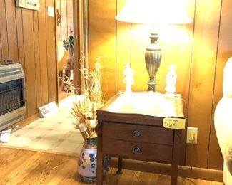 vintage end tables, lamps