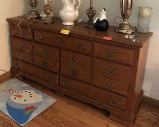 dresser, lamps