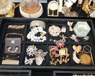 BRACELETS, PINS