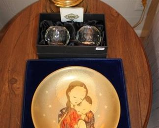 CRYSTAL CANDLE HOLDERS, COLLECTOR PLATE