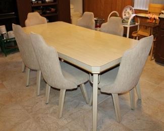 VINTAGE FORMICA TABLE W/6 UPHOLSTERED CHAIRS
