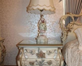 ORNATE NIGHTSTAND, ORNATE ITALIAN LAMP