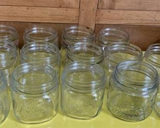 CLEARANCE!  $5.00 NOW, WAS $20.00..............14 Wide mouth Kerr Jars (P915)