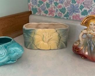 CLEARANCE !  $6.00  NOW, WAS $25.00................Vintage Planters (P899)
