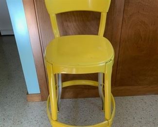 CLEARANCE !  $20.00 NOW, WAS $60.00..............Vintage Yellow Stool (P532)