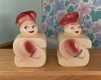 CLEARANCE ! $6.00 NOW, WAS $25.00.............Salt and Pepper Set (P526)