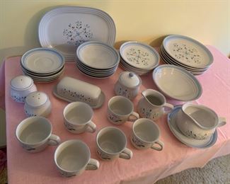 CLEARANCE!!  $15.00 NOW, WAS $60.00..............Fascimo Stoneware 6 Place Settings (P450)