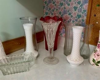 CLEARANCE !  $3.00 NOW, WAS $12.00..............Vases (P412)