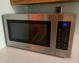 CLEARANCE !  $25.00 NOW, WAS $50.00................Sharp Microwave (P327)
