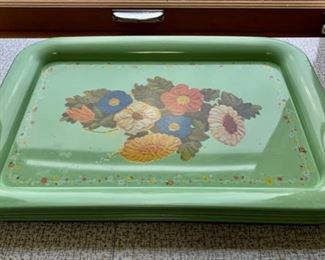CLEARANCE!  $6.00 NOW, WAS $25.00................5 Vintage Floral Trays (P328)
