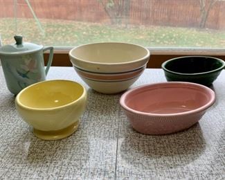 CLEARANCE !  $6.00 NOW, WAS $16.00.............Vintage Bowls and Cup with lid (P282)