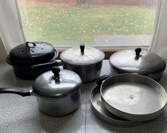 CLEARANCE !    $4.00 NOW, WAS $16.00..............Pots and Pans (P252)