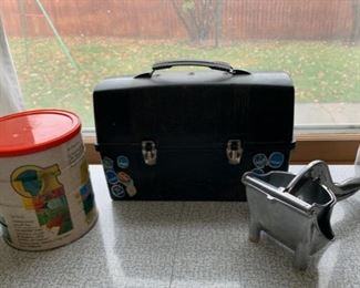 REDUCED!  $10.50 NOW, WAS $14.00................Vintage lunch box and more (P233)