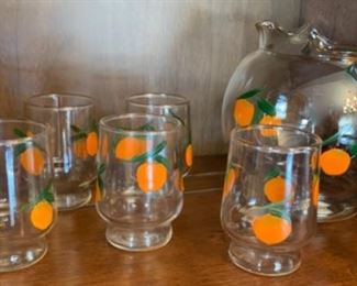 CLEARANCE !  $6.00 NOW, WAS $16.00.....................Glassware Set (P208)