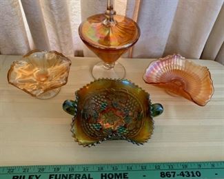 CLEARANCE!!!  $15.00 NOW, WAS $60.00.............Carnival Glass Collection (P188)