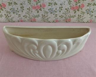CLEARANCE!!!  $6.00 NOW, WAS $20.00...............Large Planter 15" long (P786)