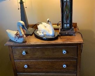 Chest of drawers, Tiffany lamps