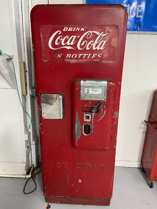 Collector's Auction in Eastman, GA starts on 12/5/2020