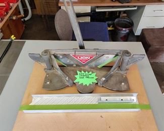 Lion Mitre Trimmer USA Version