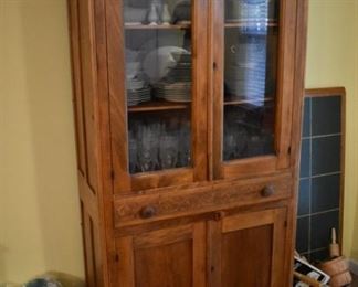 Beautiful Antique Double Door China Cabinet and Double Door Cupboard be;pw/