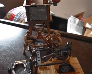 VINTAGE USMC TOY MILITARY  with Lookout Tower, Armored Vehicle and Action Figures