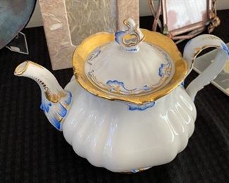 Tea  pot.  BUY IT NOW $16 8.5”H x 9”W