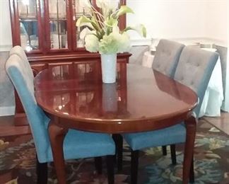 Queen Anne Mahogany Inlaid Table  w/ 2 leaves along with a Set of 8 Upholstered Parsons Dining Chairs