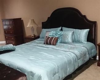 Sleep Comfort Adjustable King Bed w/ Brown Velvet Headboard w/ Matching Bench