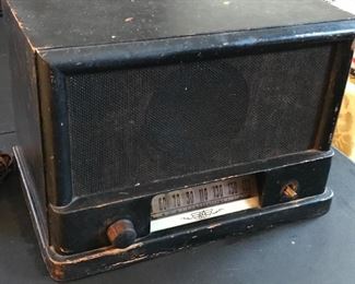 VINTAGE TUBE RADIO