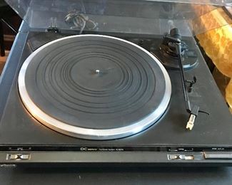 TECHNICS TURNTABLE