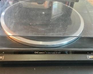 DC TURNTABLE