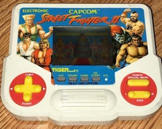 VINTAGE STREET FIGHTER HAND GAME