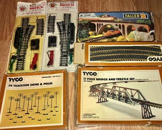 TYCO TRAIN KITS