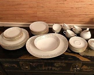 8 piece place setting with serving platter, serving bowl, creamer and sugar