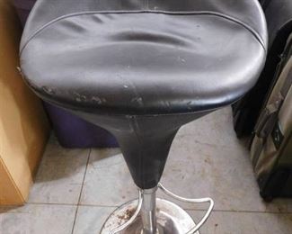 Swivel bar stool with leather cushioned seat