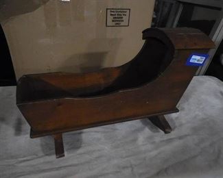 Wooden bassinet for dolls