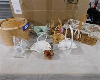 lot of multiple decorative baskets