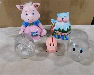 lot of 5 piggy banks