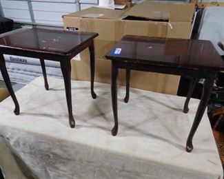 Brown end table 20 1/2in H X 18in W X 21in D