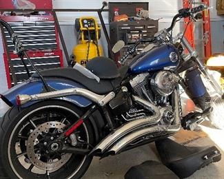 2015 Harley Davidson FXSB Motor Cycle w/ only 17,400 miles.