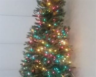 7 1/2' Christmas tree 40" diameter