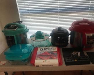 NEW 2qt, 5qt, 8qt pressure cookers from Cooks Essentials, priced so low $25, 40.   Come get them!   Lot's of new in box  cook toys.