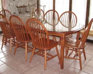 Oak dining set, seats 8, two currently in the table.